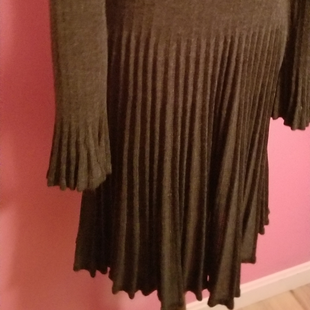 Lightweight pleated sweater dress. - Picture 2 of 3